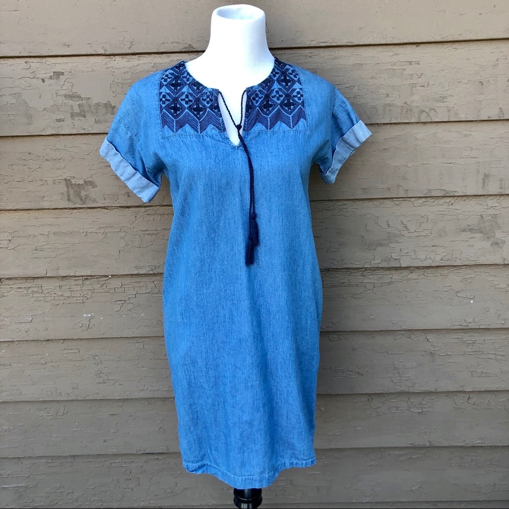 ☀️☀️☀️ 4/$20 Old Navy chambray sheath dress!